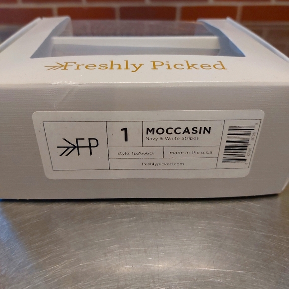 Freshly Picked Brand New Infant Blue and White Striped Moccasins Size 1 - Picture 3 of 3